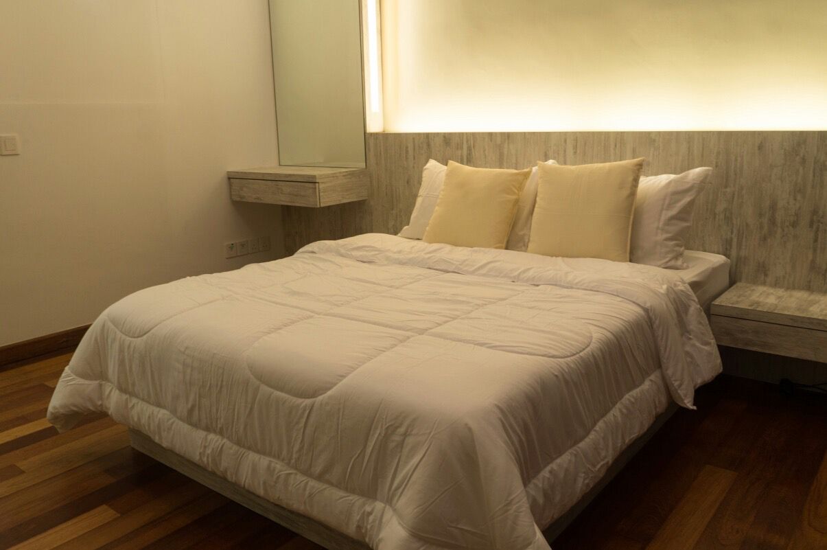 Studio Unit @ The Light Collection 2